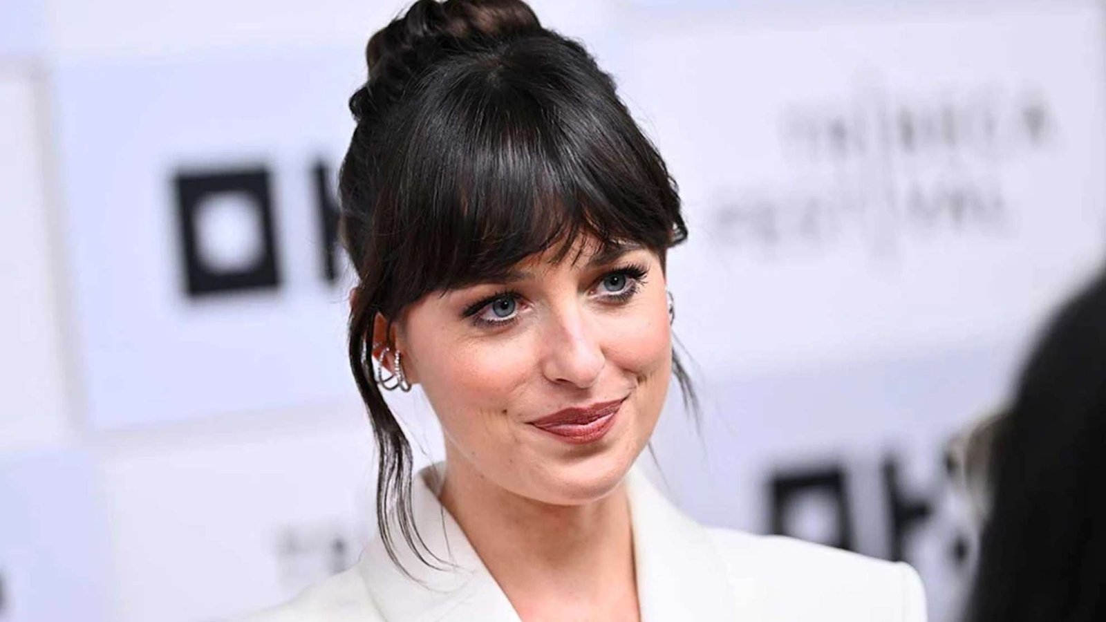 Dakota Johnson Set to Host 'SNL' with Justin Timberlake as Featured Musical Guest