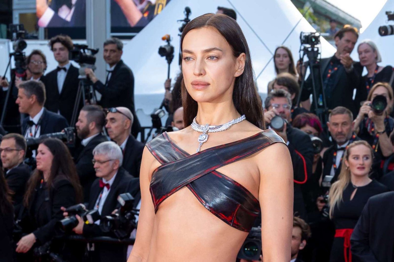 Famous supermodel Irina Shayk shared her 38th birthday celebration with fans, captivating fans with a series of dazzling events over the weekend